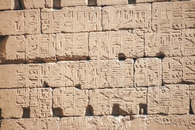 Altägyptisches Schreiben von ägyptischen Hieroglyphen-Wandinschriften