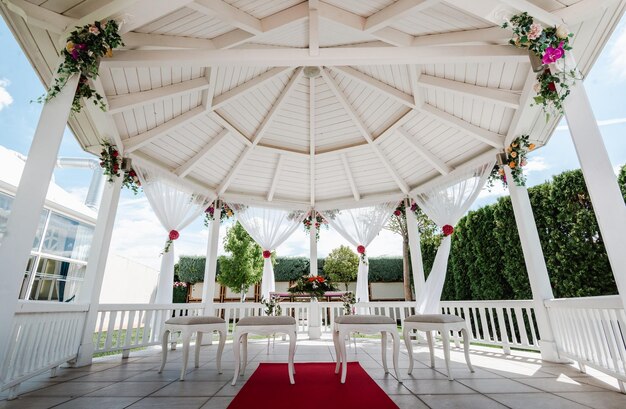 Altar e flores do casamento