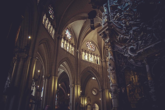 altar mayor interior de la Catedral de Toledo, esculturas de estilo gótico churregesco