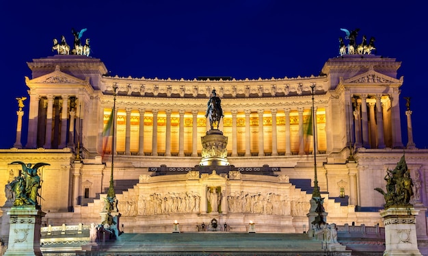 Altare della Patria à noite