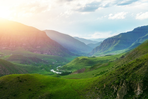 Altas montañas en Georgia