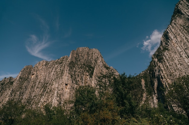 Altas montañas de piedras, hermoso paisaje natural, Parque La Huasteca, Monterrey.