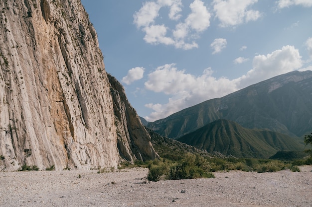 Altas montanhas de pedras, bela paisagem natural, Parque La Huasteca, Monterrey.