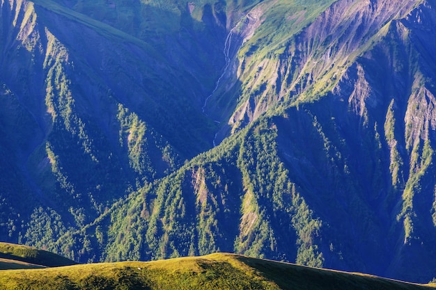 Altas montanhas do Cáucaso. Svaneti.Georgia. Parede Bezengi.
