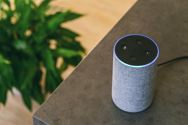 Altavoz inteligente para equipos electrónicos