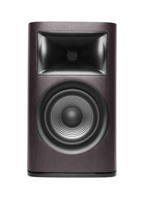 Un altavoz de madera aislado en blanco