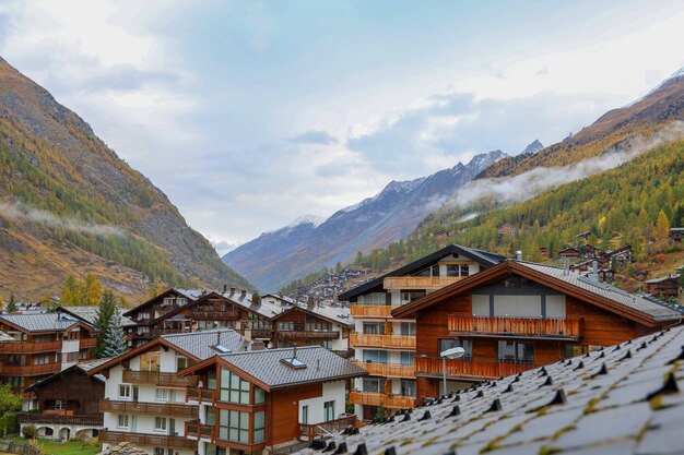 Altbau in einem berühmten Naturdorf in der Schweiz