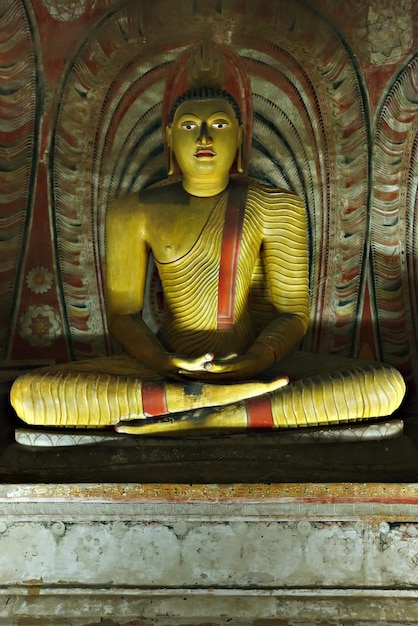 Alte Buddha-Statue in Dambulla Rock Temple Höhlen Sri Lanka