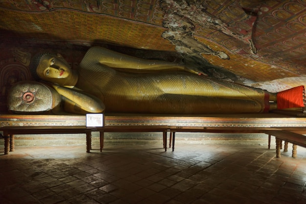 Alte Buddha-Statue in Dambulla Rock Temple Höhlen Sri Lanka