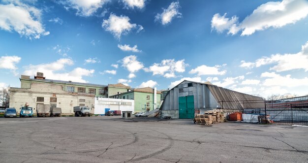 Alte Fabrik in Büros und Lager umgebaut