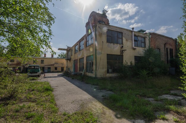 Alte Fabrik und Sonne