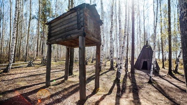 Alte Festung in Irkutsk Architektur- und Völkerkundemuseum "Taltsy" Russland. Wohnungen der in Sibirien lebenden indigenen Völker.