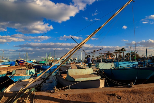 Alte Fischerboote im Seehafen von Hurghada, Ägypten