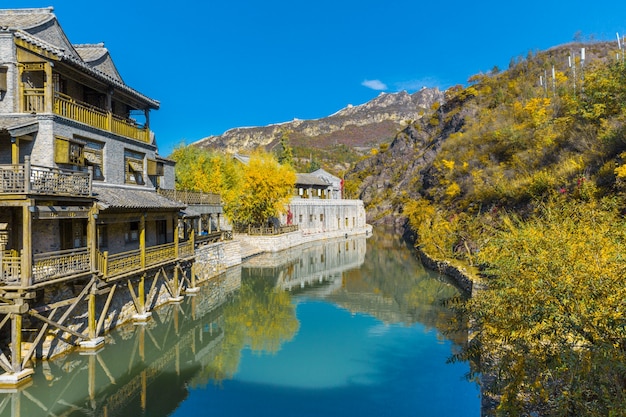 Alte Gebäude in der Stadt, gibt es Seen und Steinbrücken, China