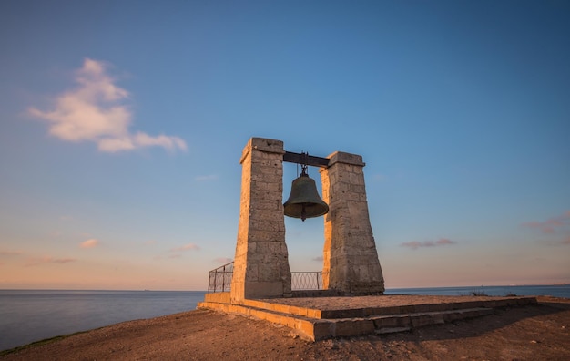 Alte Glocke bei Sonnenuntergang in Chersonesos