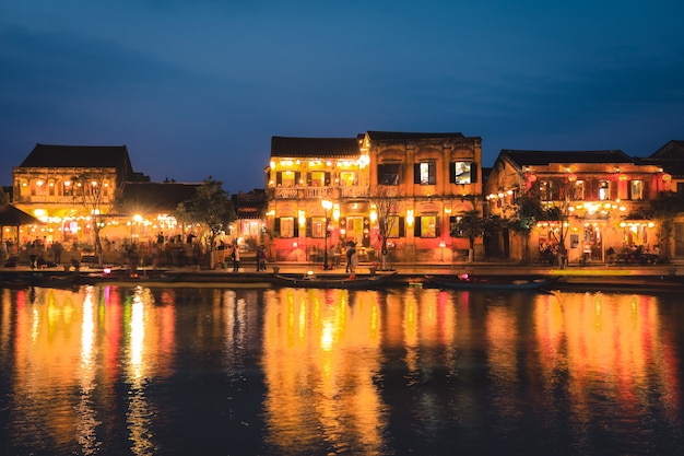 Alte Häuser in Hoi An Altstadt in der Abenddämmerung