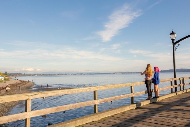 Alte hölzerne Hängebrücke in White Rock South Surrey, Kanada