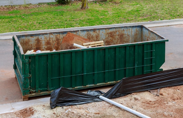 Foto alte holzkonstruktion auf dem feld