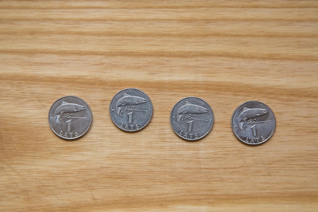 Alte lettische Münzen mit einer anderen Rückseite