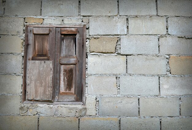 Alte Mauer mit Fenster