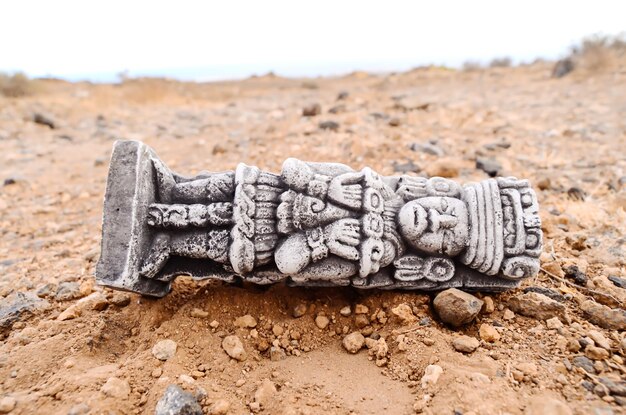 Alte Maya-Statue auf der Rocks Desert