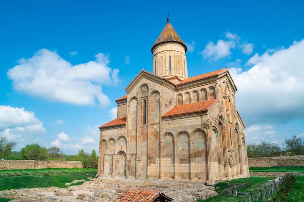 Alte orthodoxe Kirche im Dorf Samtavisi. Georgien, Architektur