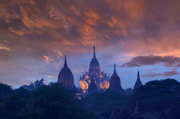 Alte Pagode, die burmesische Architektur ist, im Weltkulturerbe am Morgen von Bagan