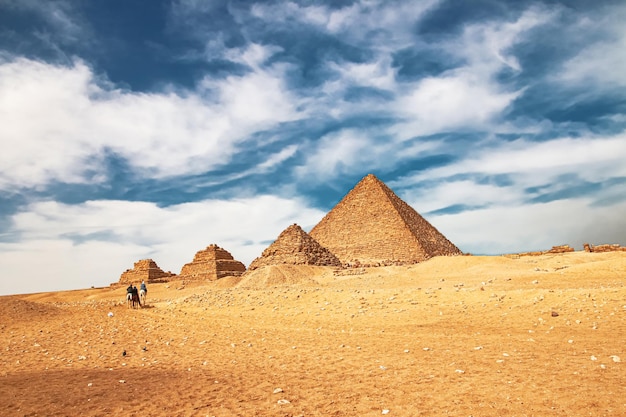 Alte Pyramide von Mycerinus Menkaura und die Pyramiden der Königinnen Menkaurev Gizeh Ägypten