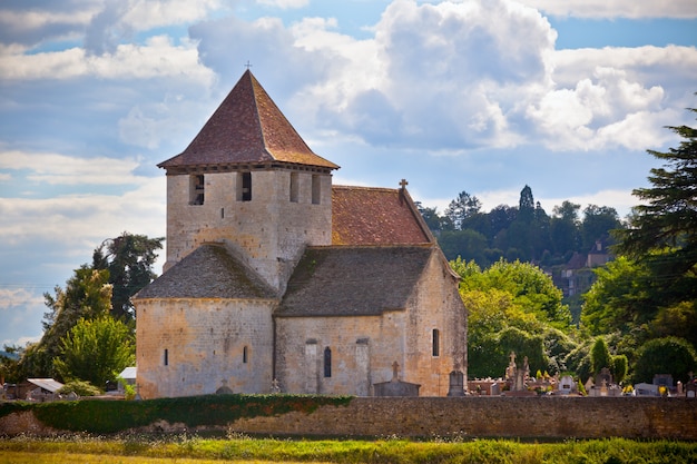 Alte römische Kirche in Südfrankreich