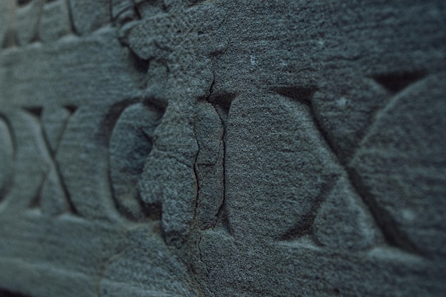 Alte römische Ziffern, die auf einem Texturstein eingraviert sind