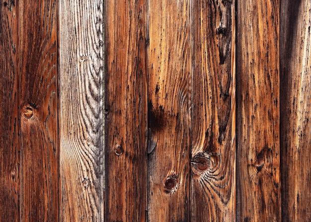 Alte rustikale Bretterwand aus aufgearbeitetem Holz. Naturhintergrund oder Textur für Design.