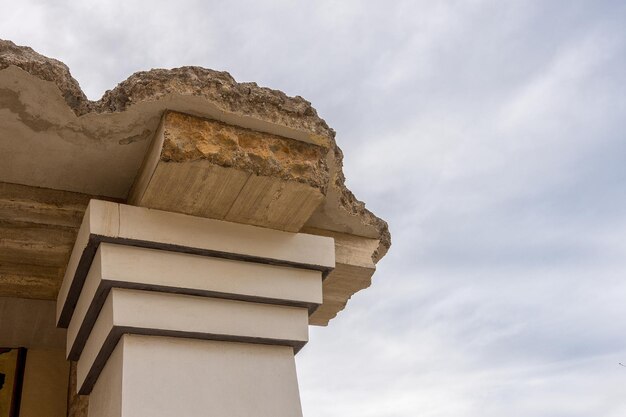 Alte Säulen im Palast von Knossos auf der Insel Kreta in Griechenland