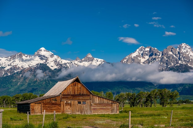 Alte Scheune in den großartigen Teton-Bergen