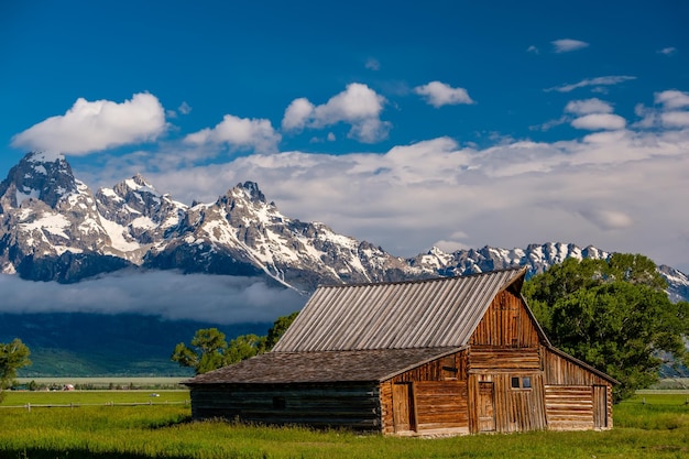 Alte Scheune in den großartigen Teton-Bergen