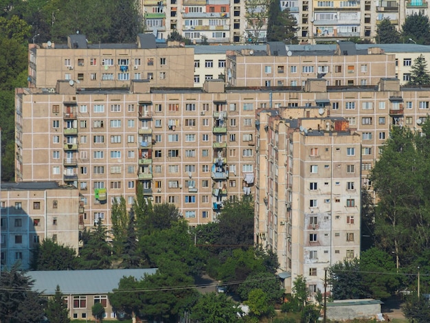 alte sowjetische Gebäude alte städtische Wohnhäuser sowjetischer Stadtbezirk UdSSR-Architektur