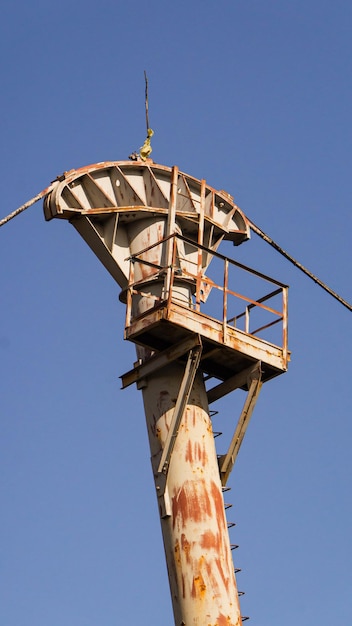 Foto alte sowjetische unterstützung für die brücke