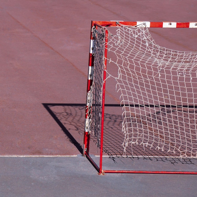 Alte Sportgeräte für Straßenfußballtore