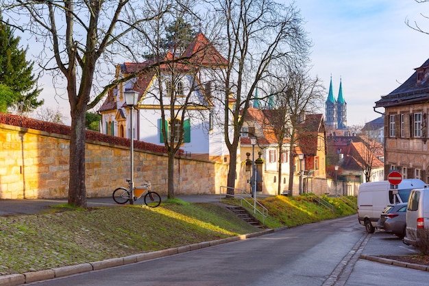 Alte Stadt Bamberg an einem sonnigen Wintertag in Bayern, Oberfranken, Deutschland