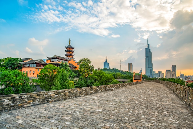 Alte Stadtmauern und Tempel in Nanjing, China
