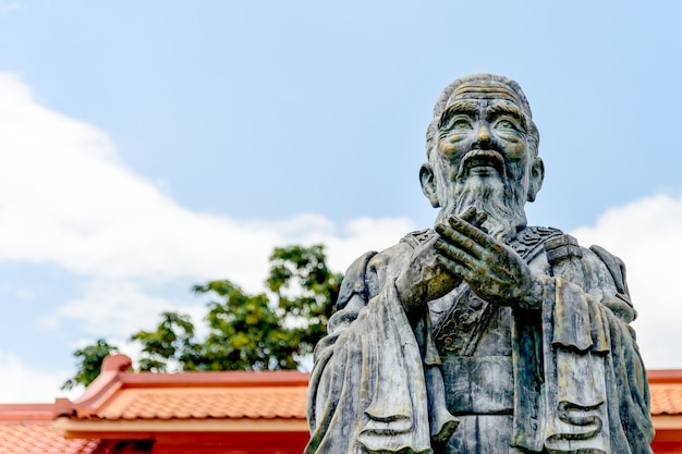 Alte Statue der Nahaufnahme des Konfuzius