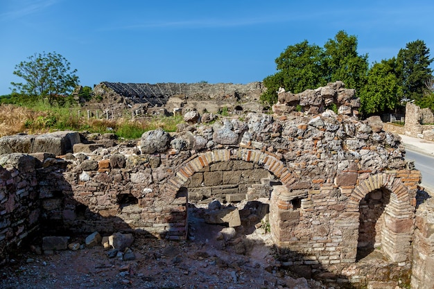 Alte Steinstraße mit Säulen und Ruinen der Stadt Side Turkey