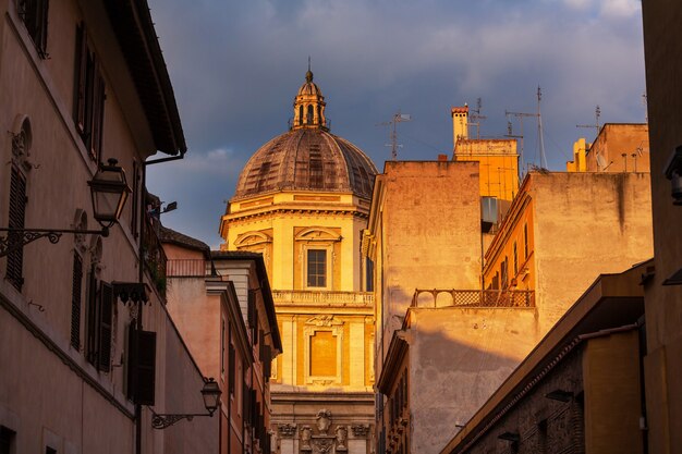 Alte Straße im alten Rom, Italien.