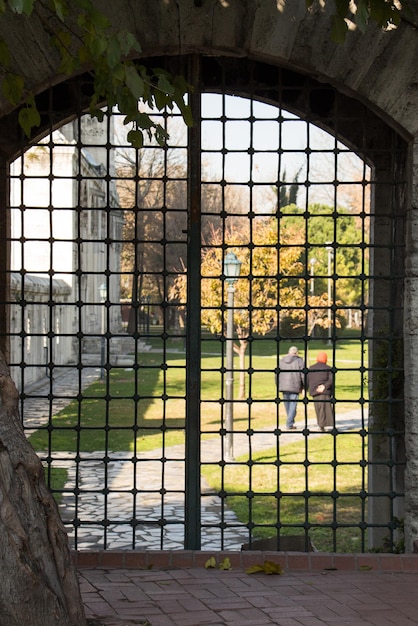 Alte Türarchitektur im Blick