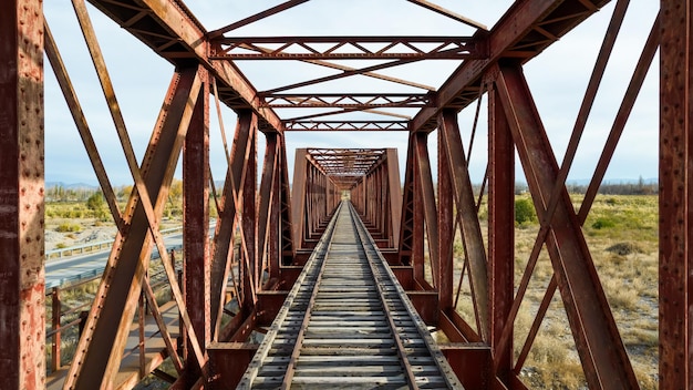 Alte Zugbrücke mit Nieten