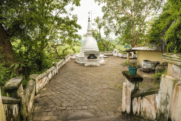 Alter buddhistischer Felsentempel in Mulkirigala Sri Lanka