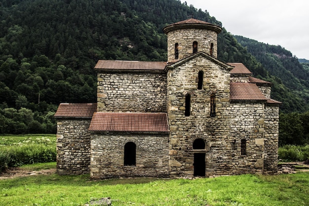 Alter christlicher Alanian-Tempel in den Bergen