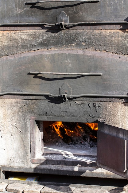 Alter Holzofen zum Brot backen