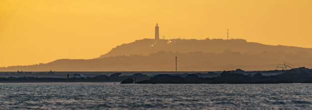 Alter Leuchtturm am Meer