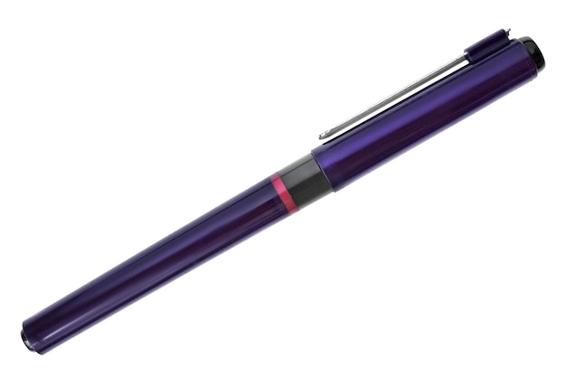 Alter lila Tintenstift isoliert auf weißem Hintergrund