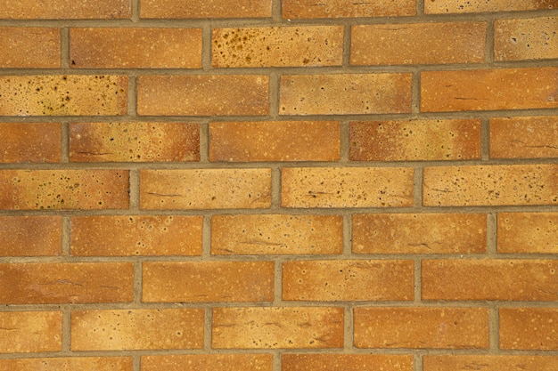 Alter orangefarbener Backsteinmauerhintergrund mit Alterung und rustikaler Textur mit schmutziger Textur